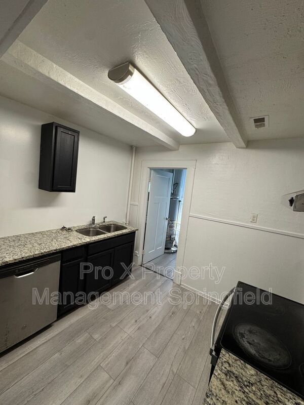 Building Photo - 618 W Calhoun St