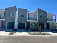 Building Photo - 1015 E Pasadena Ave