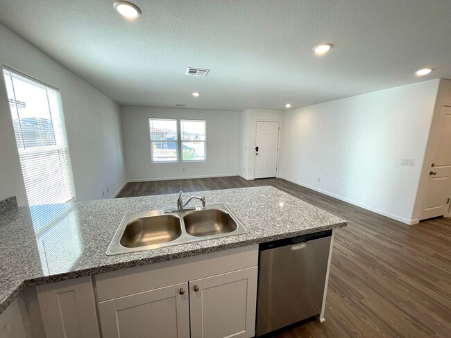 Building Photo - Brand new 3 Bedroom, 2 Bathroom Home in Ne...