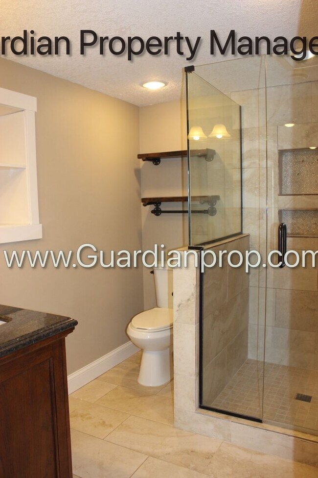 Building Photo - Renovated Side By Side Town Home, 2 Full baths, 2 Full Garage Spaces, Video Walk Through