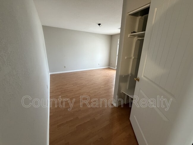 Building Photo - 2899 Country Club Dr