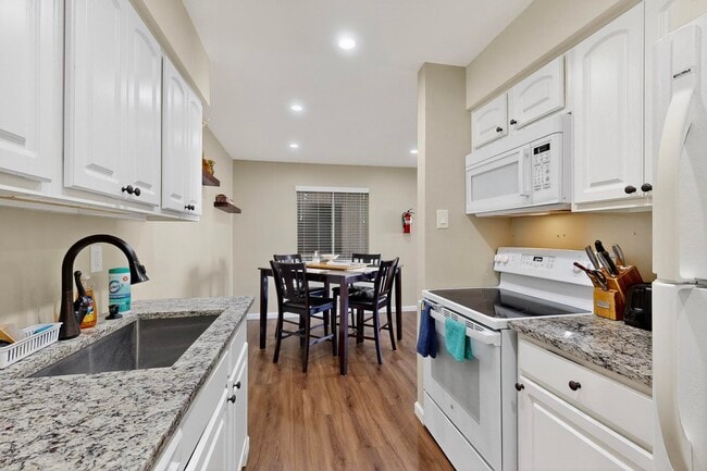 Building Photo - 1601 Pennsylvania St NE