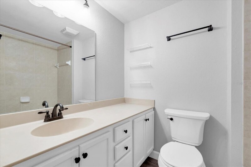 Building Photo - 406 S Cedar Ave