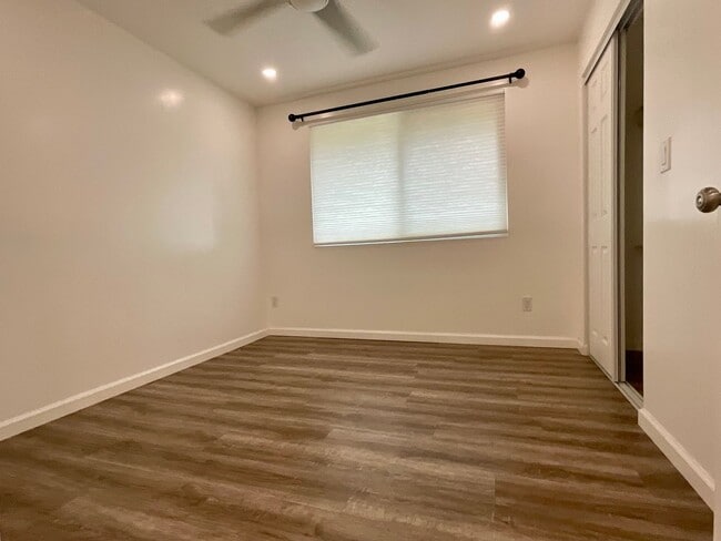 Building Photo - Spacious Duplex--5Beds, 2Baths  Ground Floor Unit