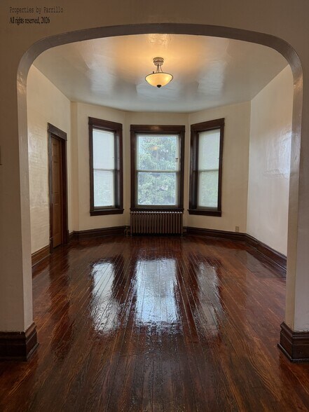 Living Room: 2nd Fl. 1514 West Balmoral Ave. - 1514 W Balmoral Ave