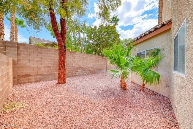 Building Photo - 5567 Cortu Ave