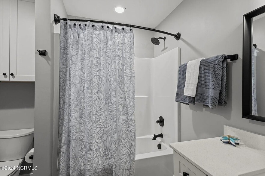 Building Photo - 148 Long Pond Lp