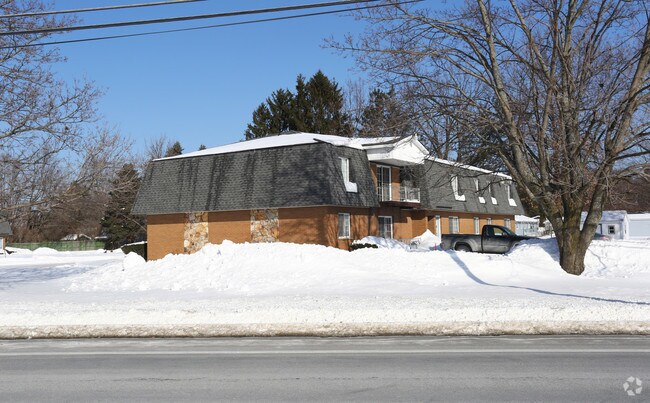 Primary Photo - 5-6 Mountain View Dr