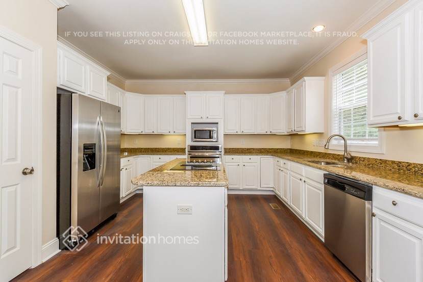 Building Photo - 14004 Ballantyne Meadows Dr