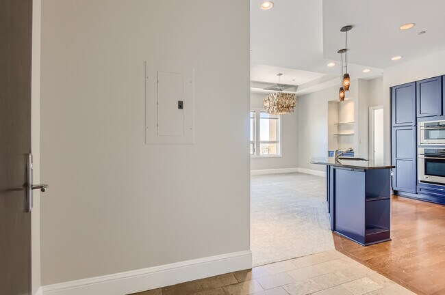 Building Photo - 5455 Landmark Pl