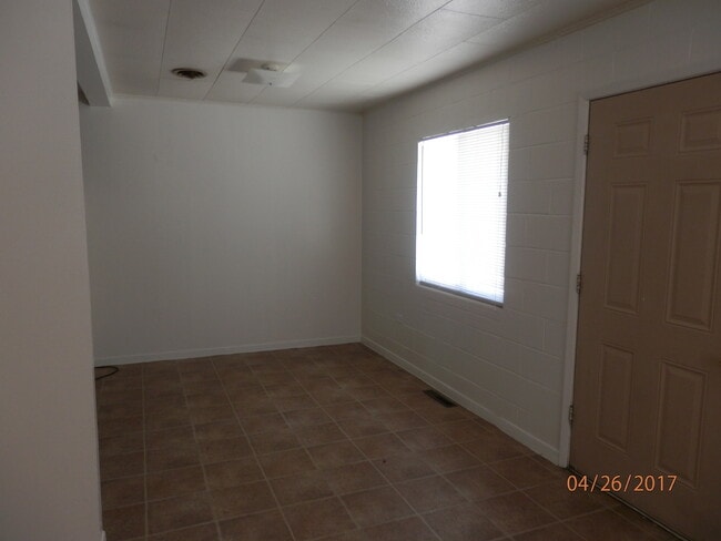 Building Photo - 915 S Platinum Ave