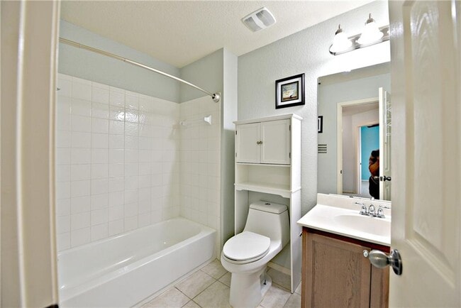 Building Photo - 1805 Copper Breaks Ln