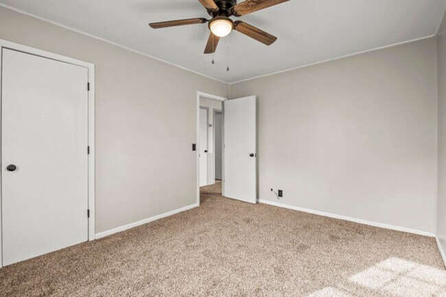 Building Photo - 246 SE 101st Rd