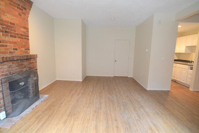 Building Photo - 67 St Germain St