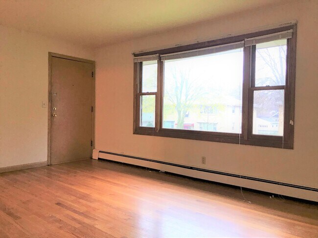 Building Photo - 410 Pawling St