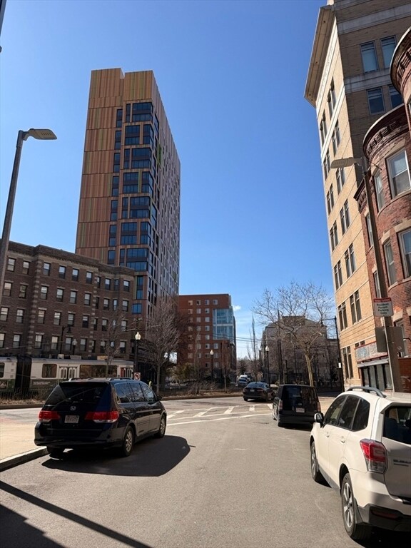 Building Photo - 11 Vancouver St