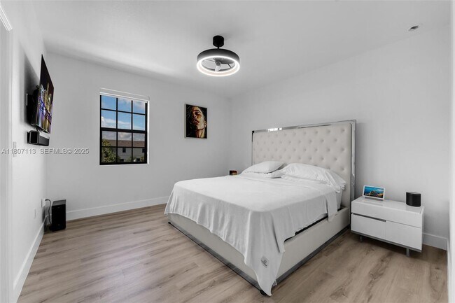 Building Photo - 617 SW 11th St