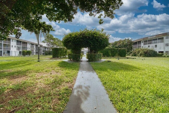 Building Photo - 2200 Springdale Blvd