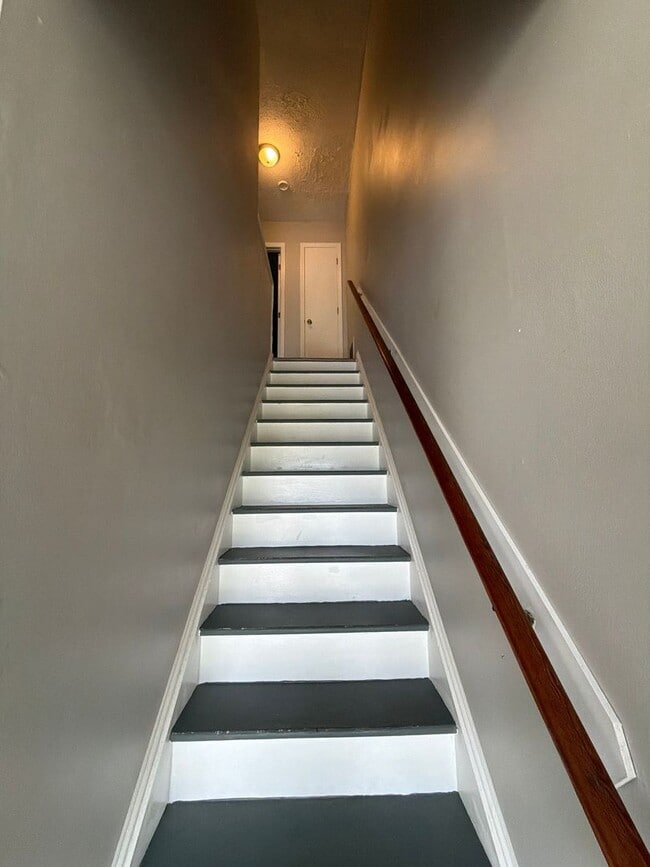 Building Photo - New Listing!