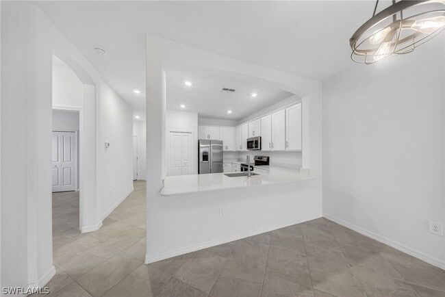 Building Photo - 2220 Dragonfruit Wy