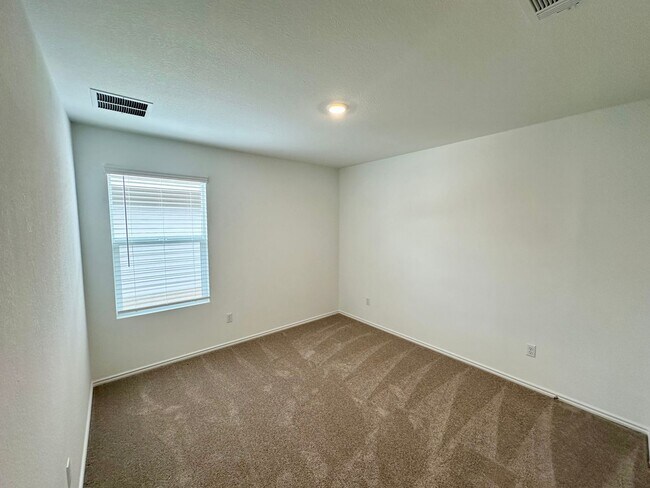 Building Photo - Beautiful Recently New Build Home in West ...