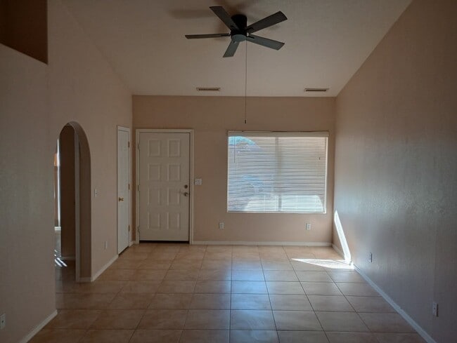 Building Photo - W Concordia Dr