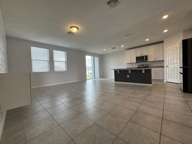 Building Photo - 512 Mckenna Dr