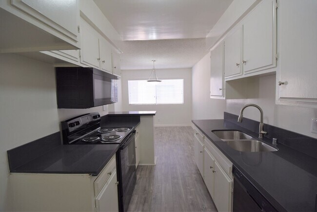Building Photo - 5036