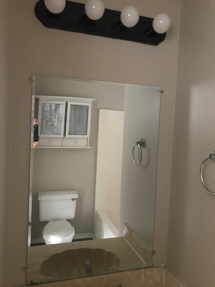 Building Photo - 8911 GSRI Ave