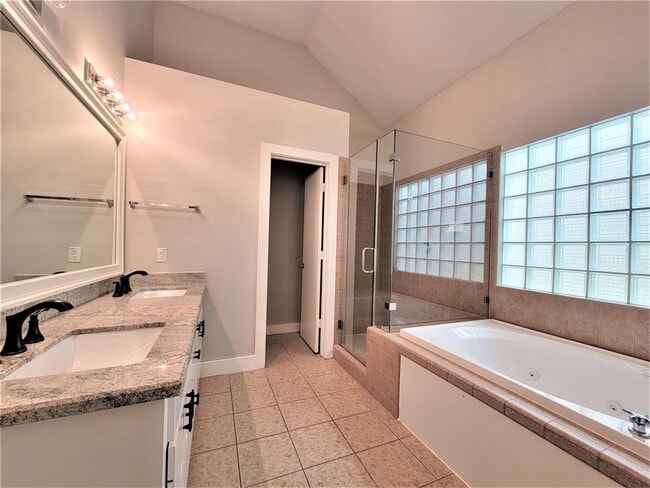 Building Photo - 2515 Brinkman St