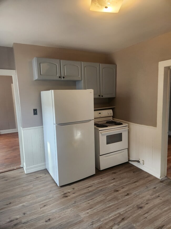 Primary Photo - 11 Fairview Ave