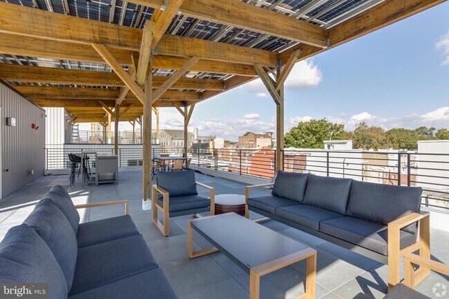 Building Photo - 2009 N Howard St