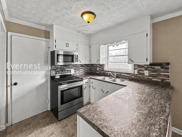 Building Photo - 2131 Oland Cir