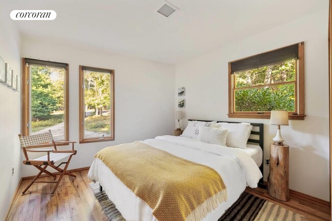 Building Photo - 83 3 Mile Harbor Dr