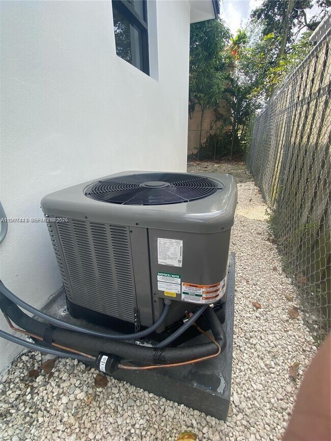 Building Photo - 4992 NW 18th Ave