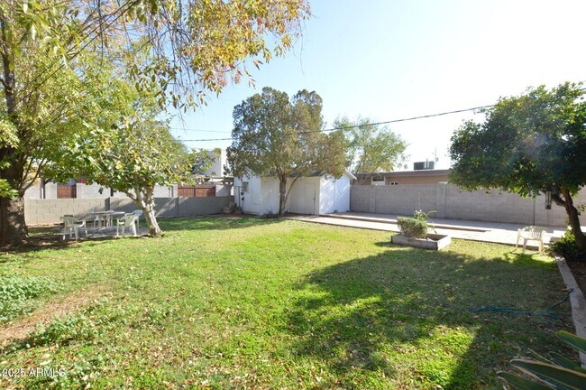 Building Photo - 2309 N Dayton St
