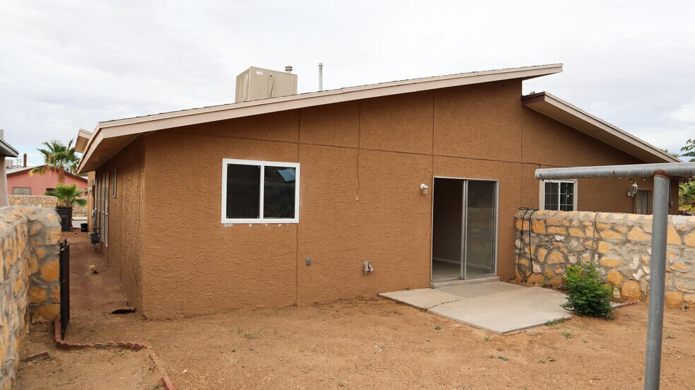 Building Photo - 11322 Lake Nemi Dr