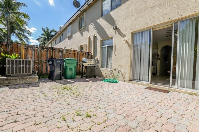 Building Photo - 5741 NW 112th Ct