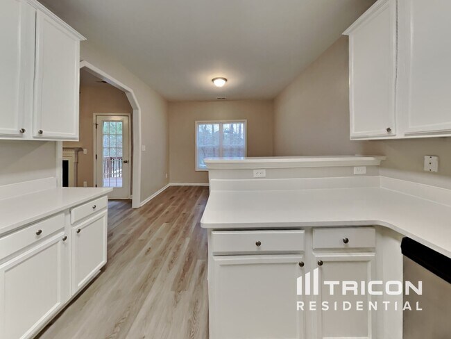 Building Photo - 731 Longitude Way