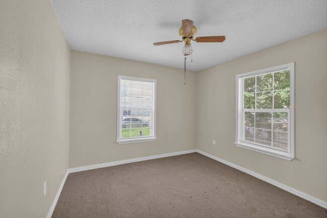 Building Photo - 7304 Kinney St