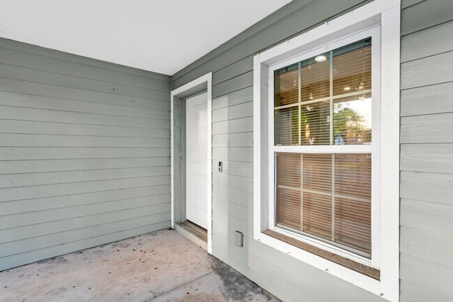 Building Photo - Charming Bungalow Across from Love Park – ...