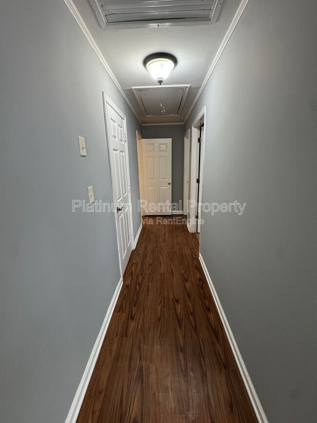 Building Photo - 97 Benson St