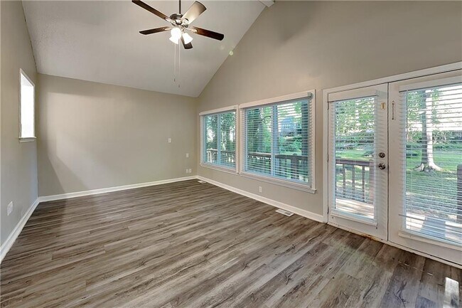 Building Photo - 323 Sumer Ln N