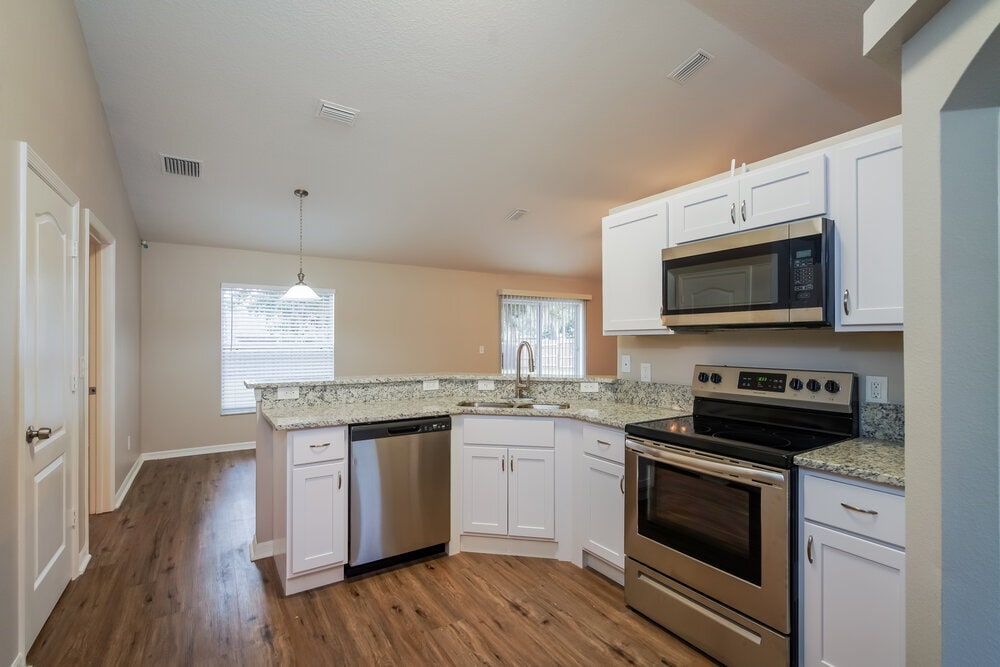 Building Photo - 402 S Dixie Dr