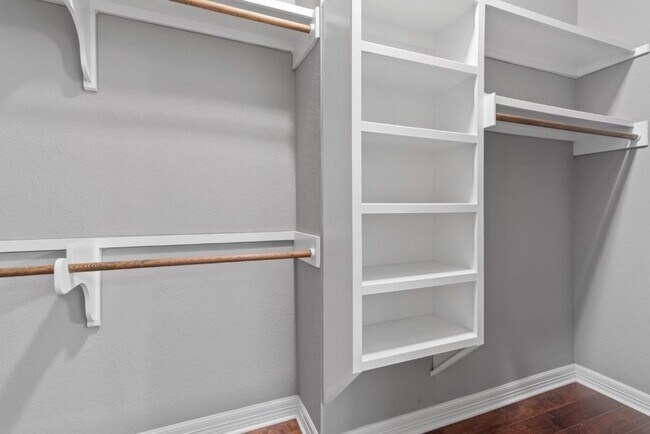 Building Photo - 10104 Longhorn Skyway