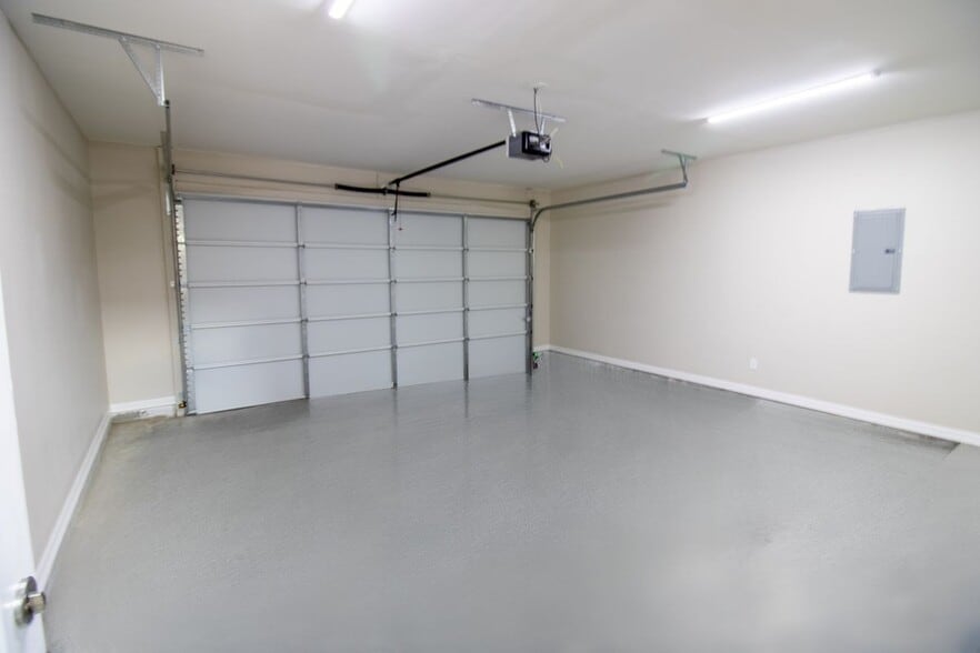 Building Photo - 5315 N Crown Point