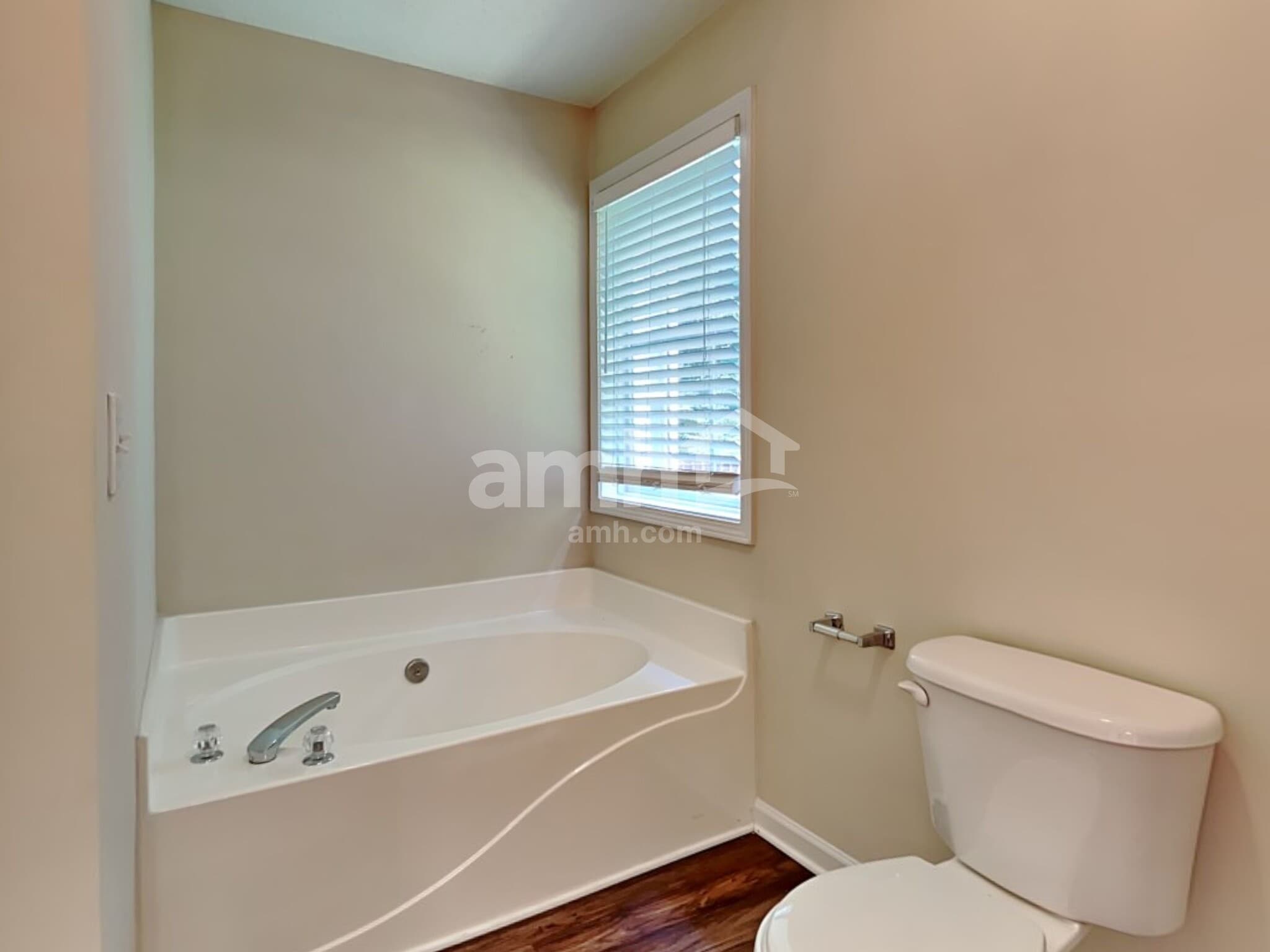 Building Photo - 5745 Newnan Cir