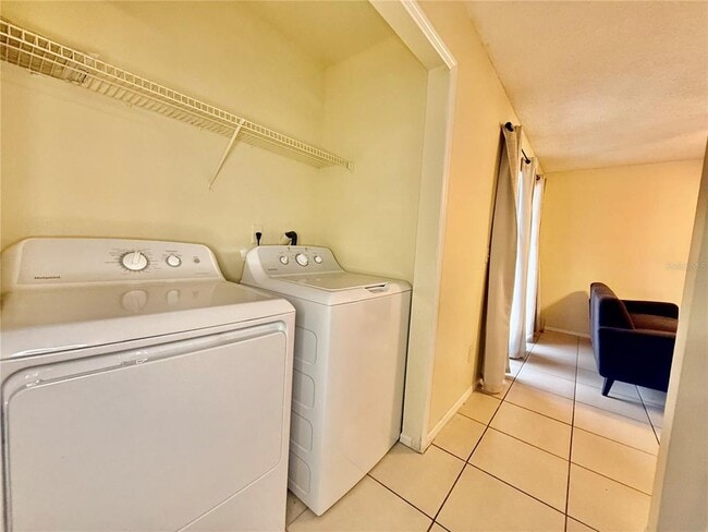 Building Photo - 4326 Pershing Pointe Pl