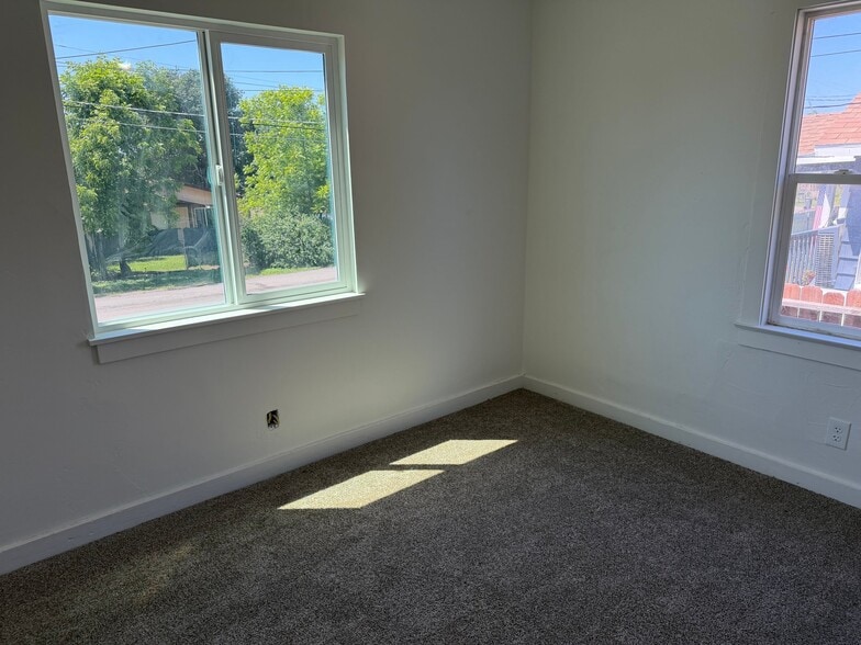 Building Photo - 4851 Virginia Ave