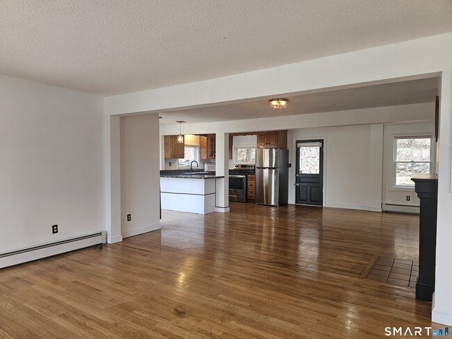 Building Photo - 932 Saybrook Rd